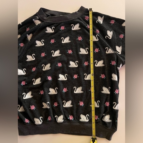 WILDFOX reverse fleece black sweatshirt white swans pink roses graphic sz XS - Picture 6 of 7